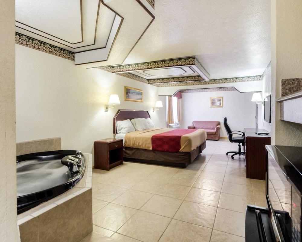 Hotel Executive & By Oyo