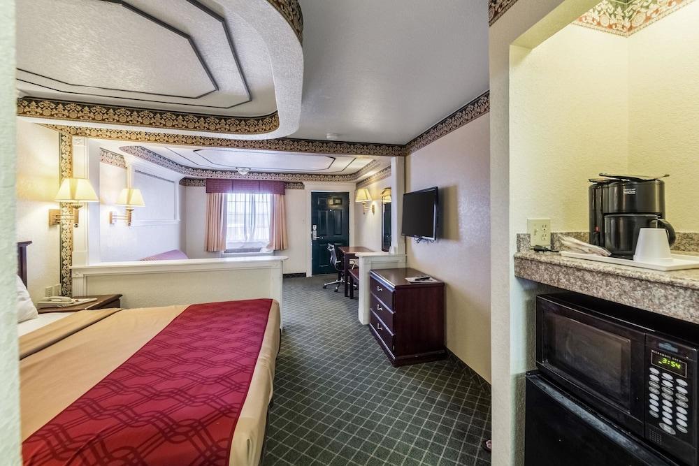 Hotel Executive & By Oyo 2*