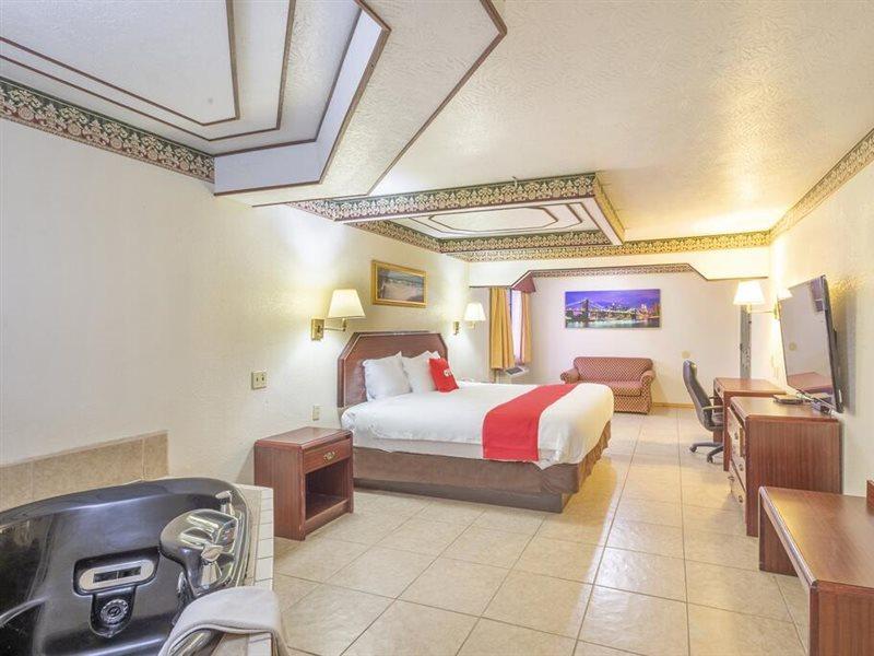 Hotel Executive & By Oyo Three Rivers