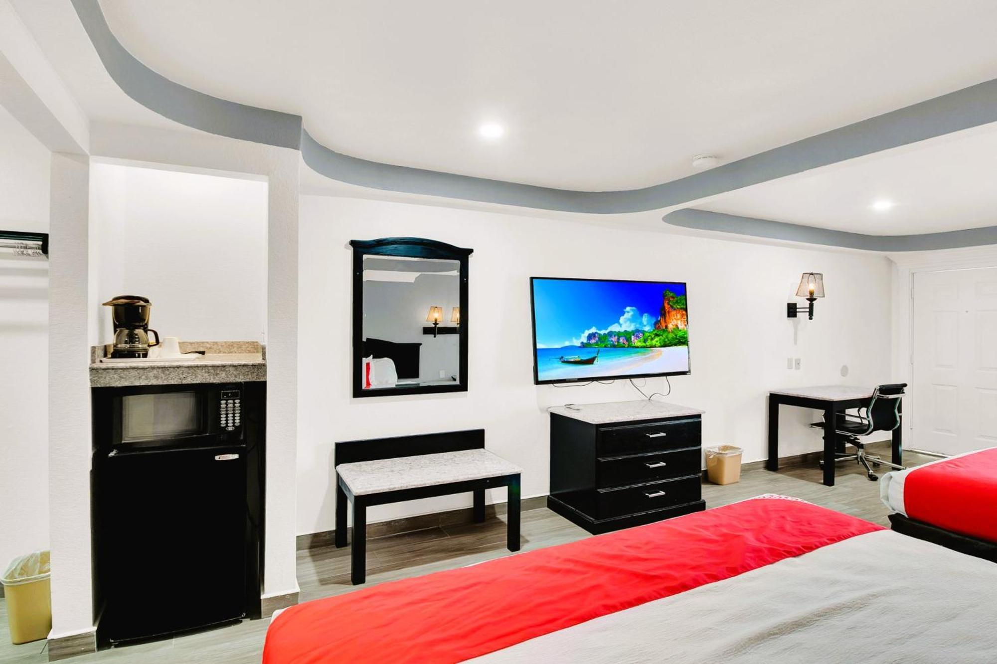 Hotel Executive & By Oyo 2*