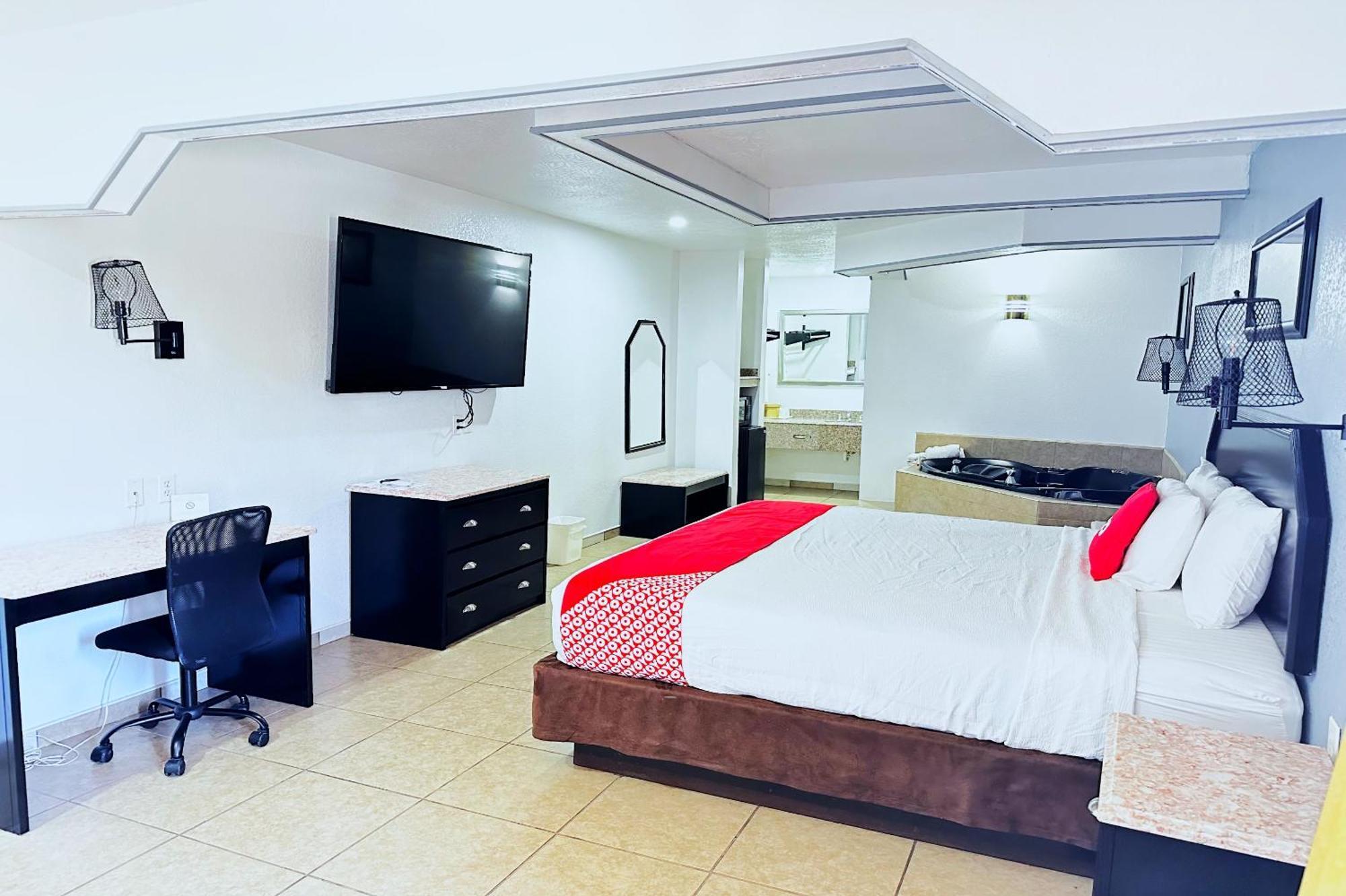 Hotel Executive & By Oyo