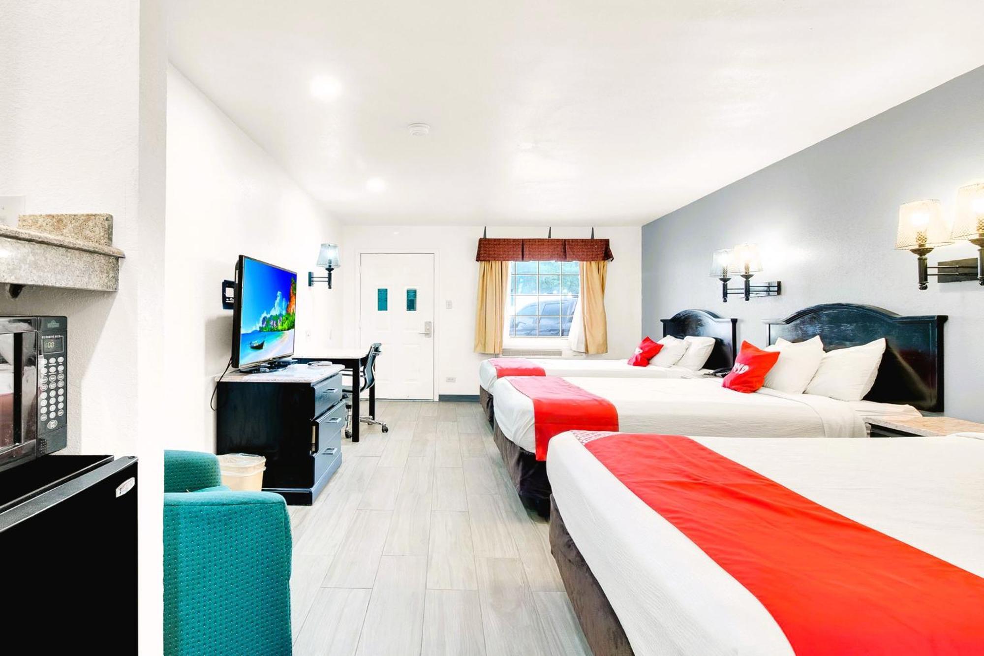 Executive & By Oyo Hotel Three Rivers