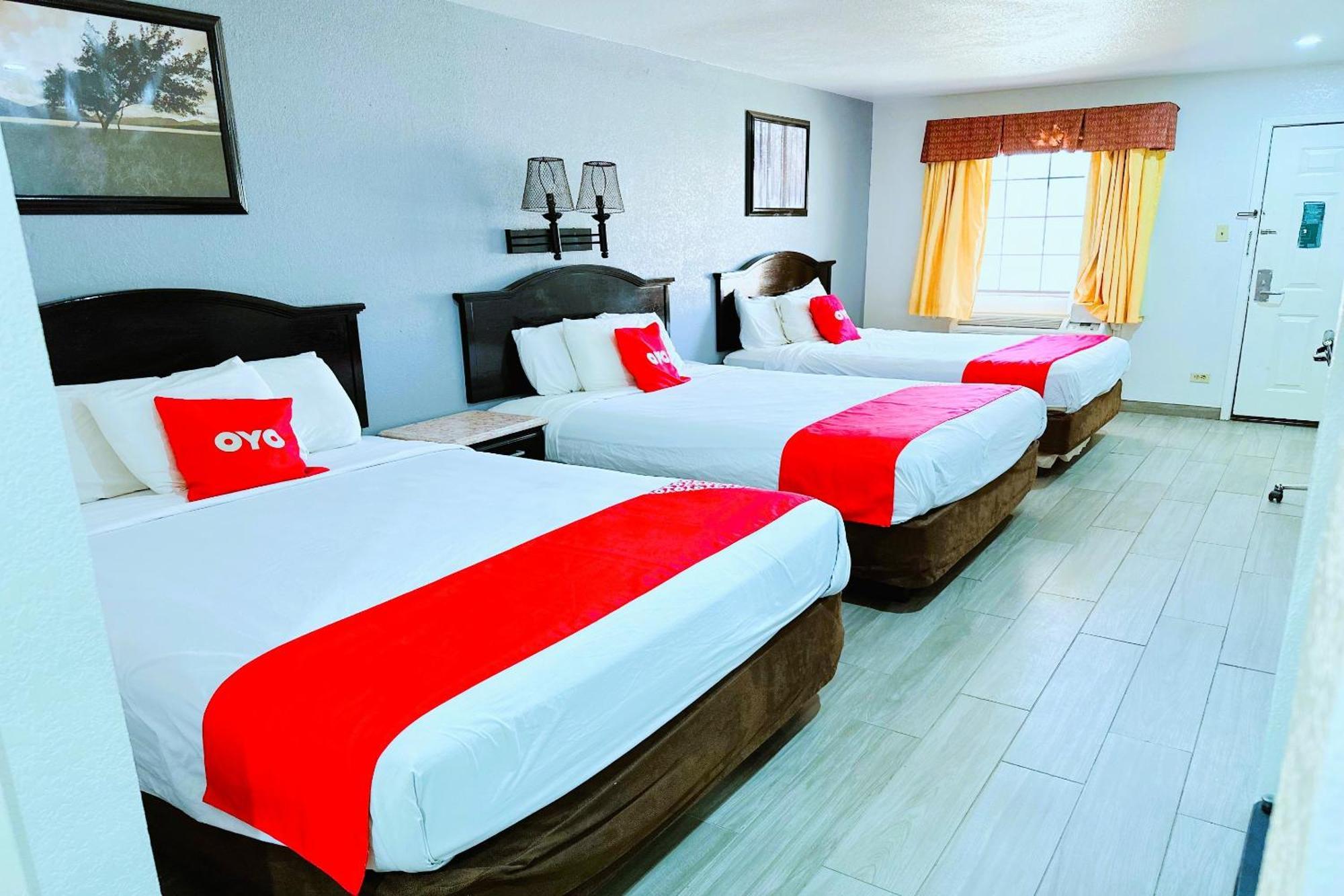 Hotel Executive & By Oyo 2*
