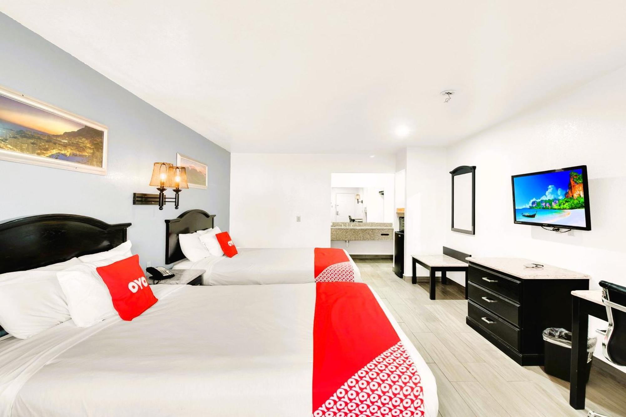 Hotel Executive & By Oyo Three Rivers