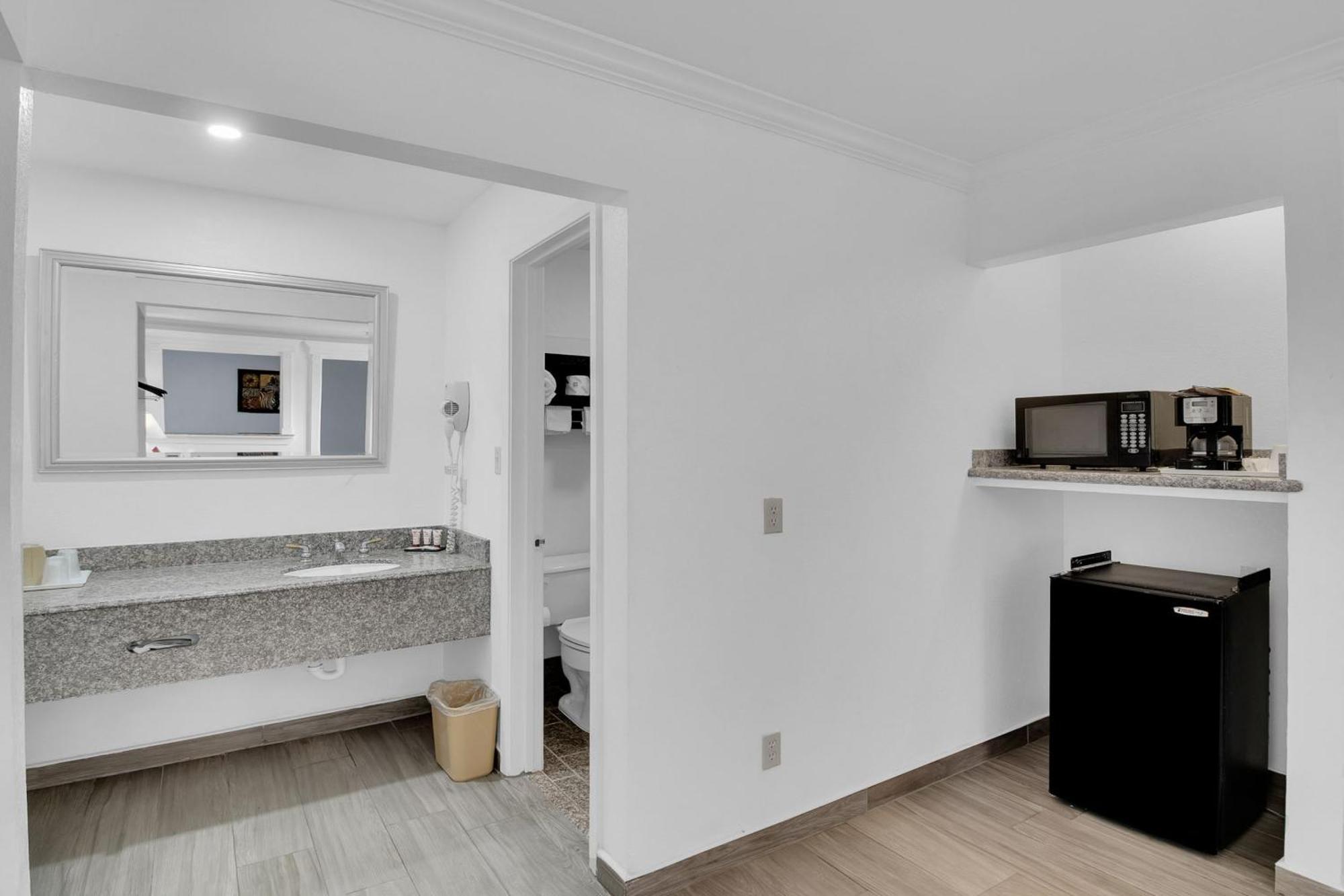 Hotel Executive & By Oyo
