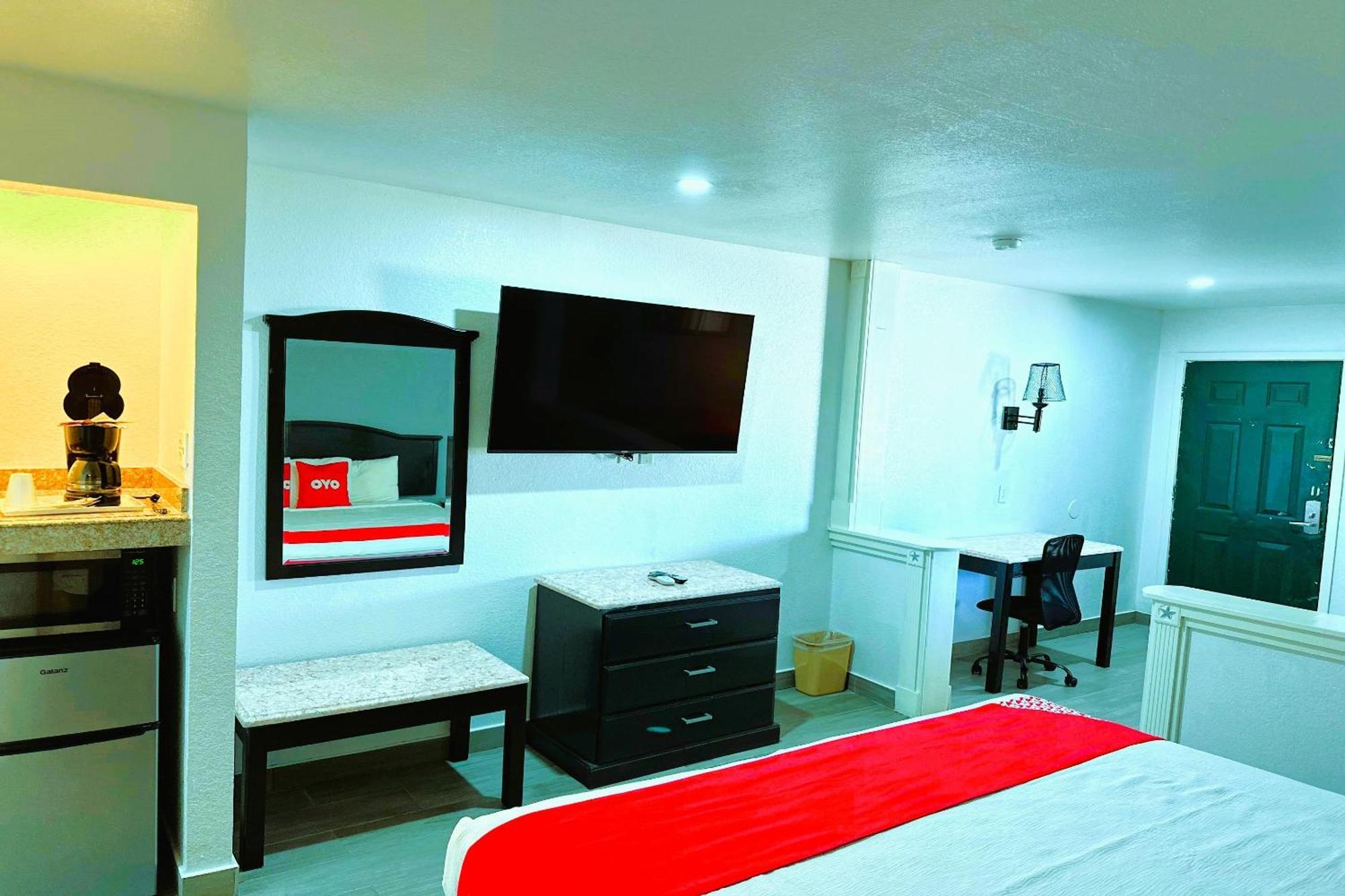 Executive & By Oyo Three Rivers