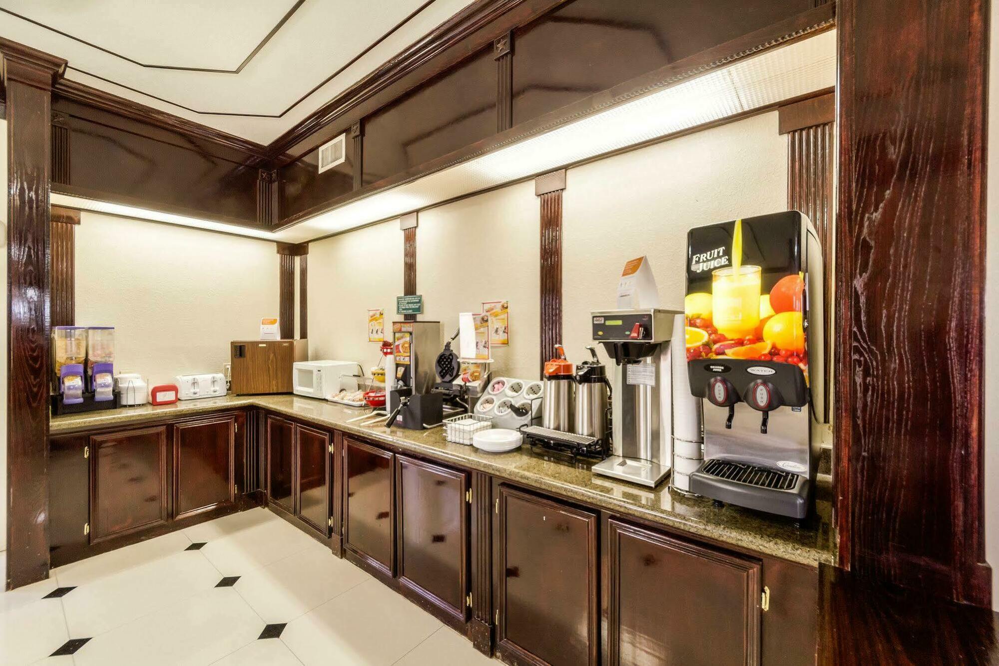 Executive & By Oyo Hotel Three Rivers