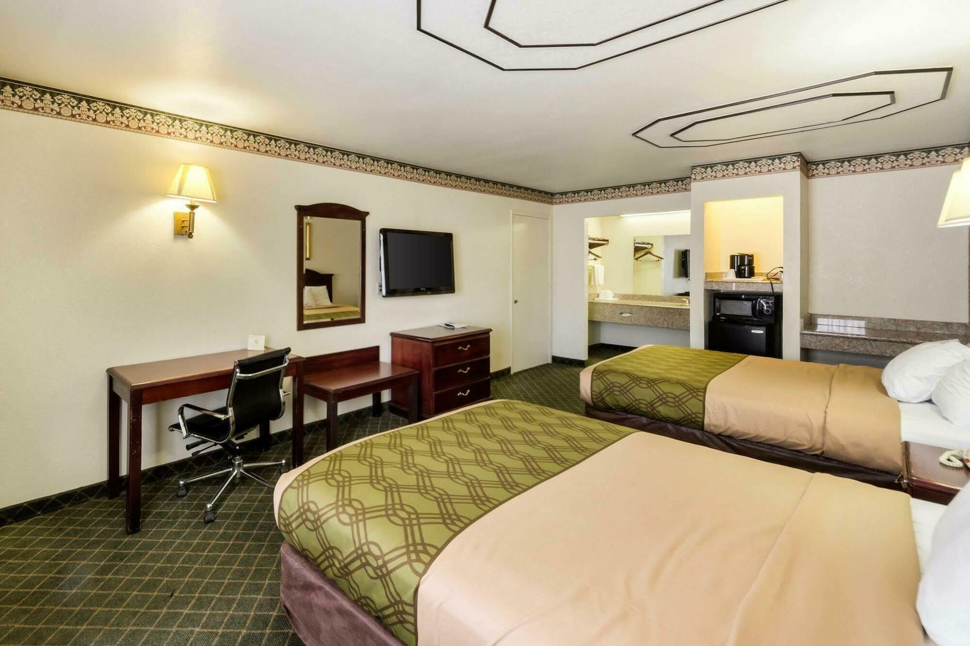 Executive & By Oyo Hotel