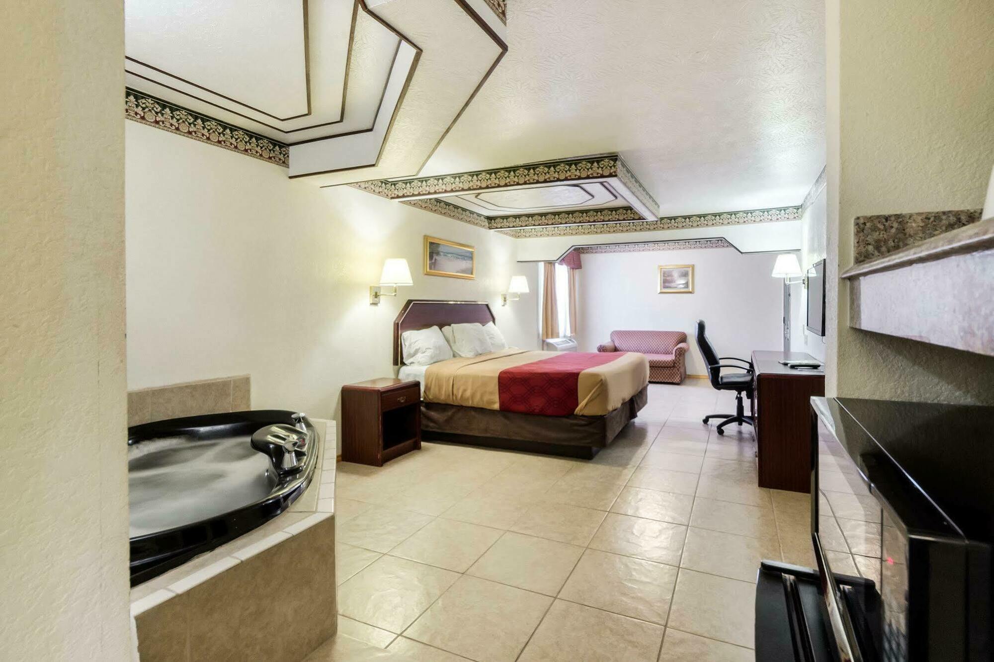 Executive & By Oyo Hotel Three Rivers